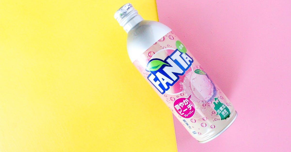 découvrez l'univers pétillant de fanta, la boisson rafraîchissante à base de fruits qui éveille vos sens. savourez l'authenticité de ses arômes fruités et son effervescence irrésistible. parfait pour toutes les occasions, fanta est l'allié idéal pour un moment de plaisir partagé.