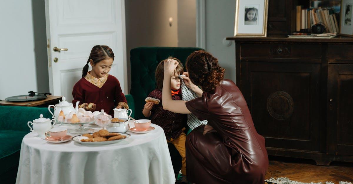 découvrez l'art du tea time : savourez des thés raffinés accompagnés de délicieuses pâtisseries dans une ambiance conviviale. une expérience à partager pour toute occasion.