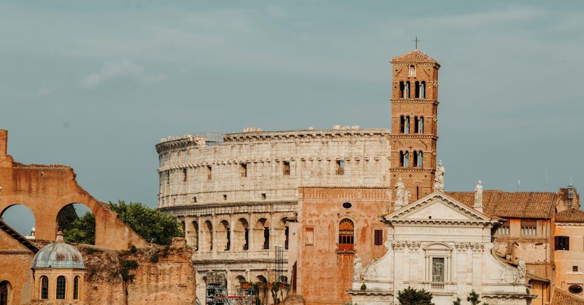 découvrez le colisée, l'un des monuments les plus emblématiques de rome, symbole de l'architecture antique et de l'histoire légendaire. plongez dans l'atmosphère fascinante de cet amphithéâtre majestueux, témoin des combats de gladiateurs et des spectacles grandioses. une visite incontournable pour tout amateur de culture et d'histoire !