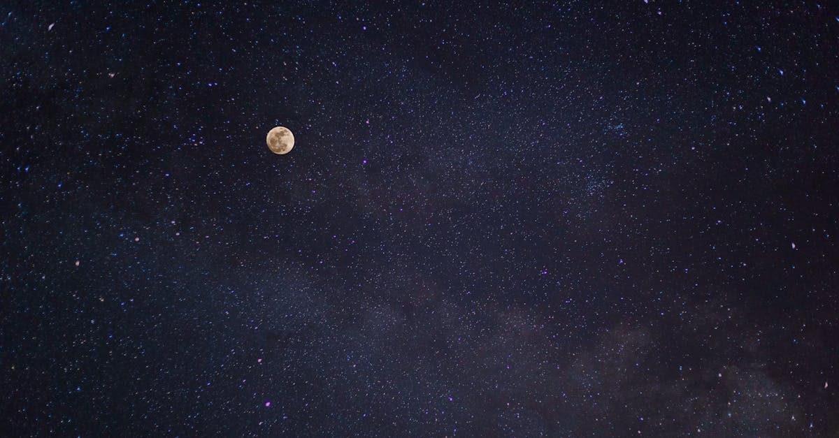 découvrez la beauté mystérieuse de la lune, son influence sur la terre et son rôle dans les mythes et légendes à travers les âges. plongez dans l'astronomie et explorez les merveilles lunaires qui fascinent l'humanité depuis des siècles.